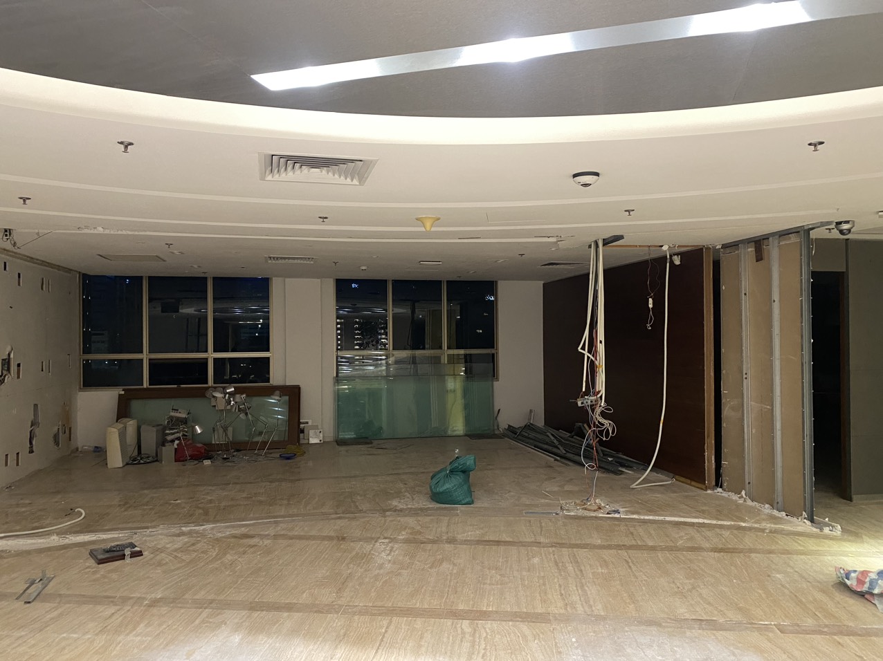vận chuyển chất thải xây dựng, Hoàn trả mặt bằng, hoantramatbang.net, Công ty dịch vụ vận tải Thân Thiện 247,  Công ty Thân Thiện 247,  Công ty vận tải Thân Thiện 247,  Công ty Thân Thiện, phá dỡ trần, tháo bỏ cửa kính, tháo bỏ vách kính, tháo bỏ hệ thống dây mạng, tháo bỏ hệ thống đèn trần, tháo bỏ hệ thống điều hòa, tháo dỡ mặt bằng, tháo gỡ sàn gỗ, tháo gỡ thảm trải sàn, tháo lắp máy điều hòa